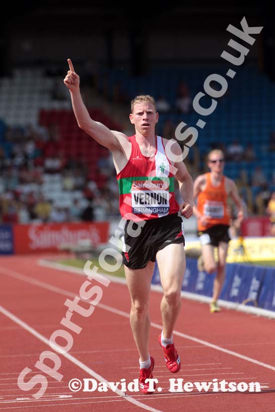 Andy Vernon wins the 5000 metres at the Sainsbury's British Championships, Birmingham.